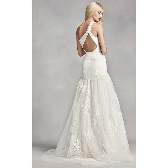 New White by Vera Wang wedding dress - Picture 3 of 4